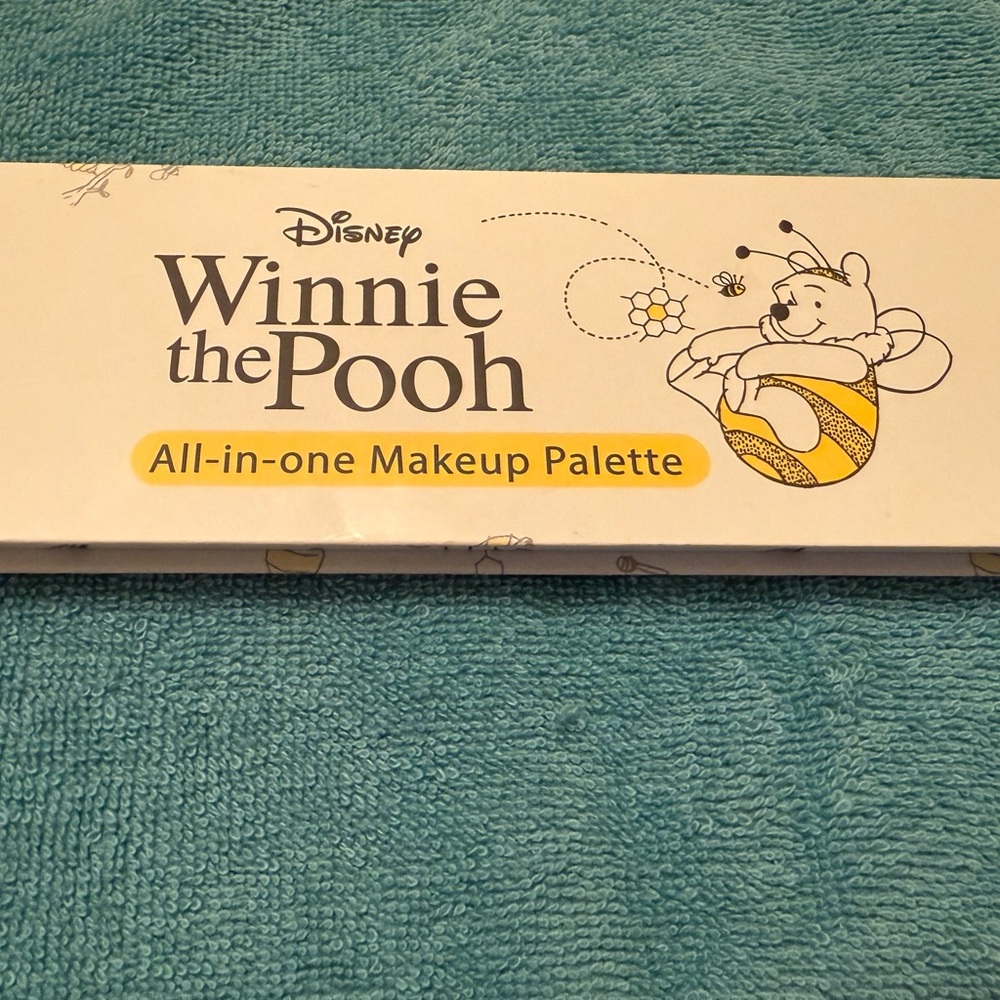 Disney Winnie the Pooh Makeup Palette New
